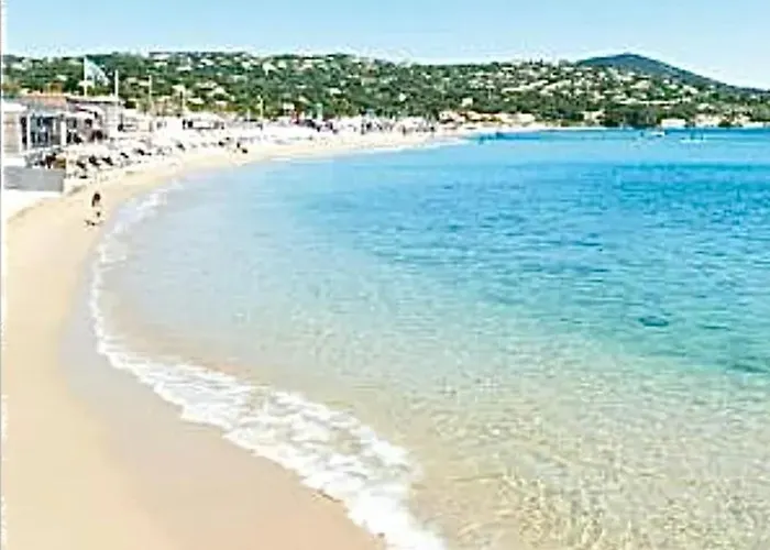 Confortable à Avec Piscine Privée